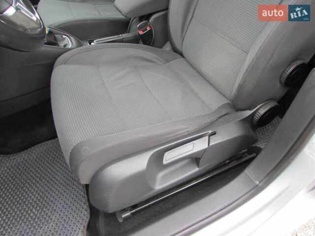 Серый Фольксваген Гольф, объемом двигателя 1.2 л и пробегом 200 тыс. км за 8400 $, фото 9 на Automoto.ua