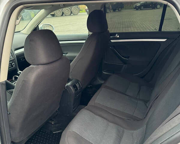 Серый Фольксваген Гольф, объемом двигателя 1.6 л и пробегом 315 тыс. км за 7500 $, фото 6 на Automoto.ua