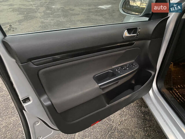 Серый Фольксваген Гольф, объемом двигателя 1.6 л и пробегом 240 тыс. км за 8350 $, фото 10 на Automoto.ua