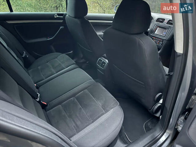 Фольксваген Гольф 2012 у Луцьку на Automoto.ua Сірий Фольксваген Гольф, об'ємом двигуна 1.6 л та пробігом 282 тис. км за 8999 $, фото 18 на Automoto.ua