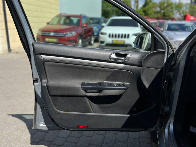 Сірий Фольксваген Гольф, об'ємом двигуна 1.6 л та пробігом 247 тис. км за 8100 $, фото 6 на Automoto.ua