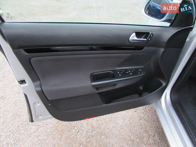 Серый Фольксваген Гольф, объемом двигателя 1.2 л и пробегом 200 тыс. км за 8400 $, фото 6 на Automoto.ua