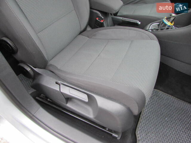 Серый Фольксваген Гольф, объемом двигателя 1.2 л и пробегом 200 тыс. км за 8400 $, фото 20 на Automoto.ua