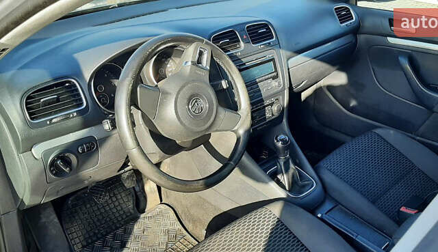 Серый Фольксваген Гольф, объемом двигателя 1.6 л и пробегом 230 тыс. км за 8500 $, фото 1 на Automoto.ua