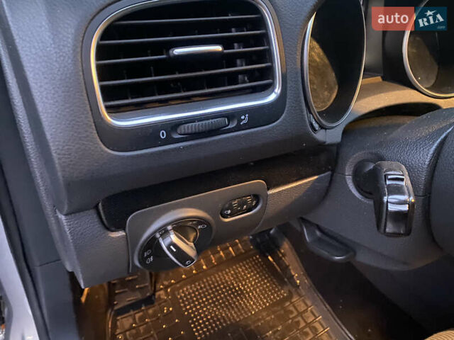 Серый Фольксваген Гольф, объемом двигателя 1.6 л и пробегом 240 тыс. км за 8350 $, фото 13 на Automoto.ua