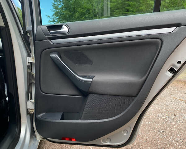 Серый Фольксваген Гольф, объемом двигателя 1.6 л и пробегом 242 тыс. км за 7800 $, фото 15 на Automoto.ua