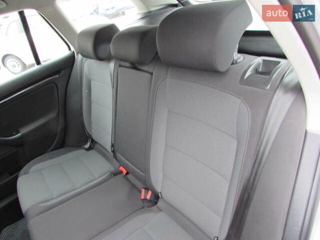 Серый Фольксваген Гольф, объемом двигателя 1.2 л и пробегом 200 тыс. км за 8400 $, фото 11 на Automoto.ua