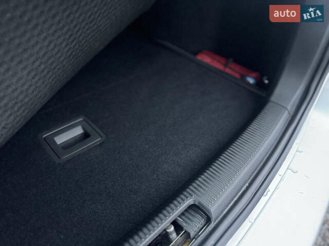 Сірий Фольксваген Гольф, об'ємом двигуна 2 л та пробігом 240 тис. км за 10850 $, фото 21 на Automoto.ua