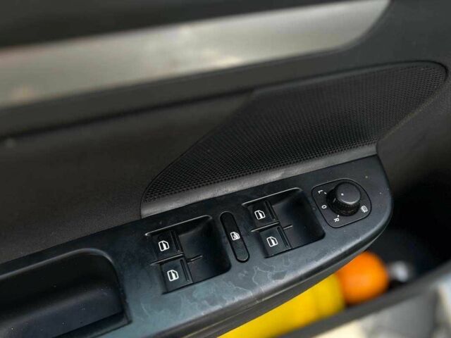 Серый Фольксваген Гольф, объемом двигателя 1.6 л и пробегом 333 тыс. км за 7500 $, фото 10 на Automoto.ua