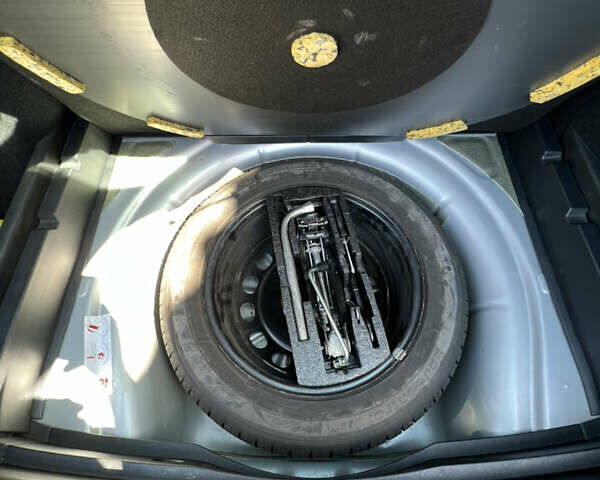 Сірий Фольксваген Гольф, об'ємом двигуна 1.6 л та пробігом 240 тис. км за 7500 $, фото 5 на Automoto.ua