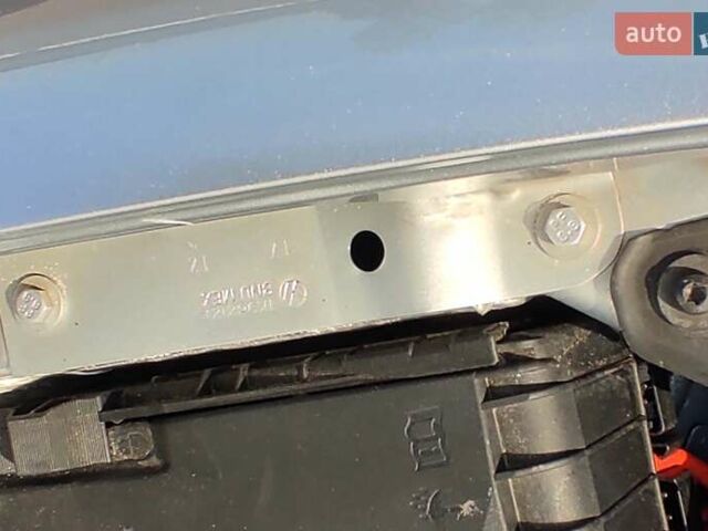 Серый Фольксваген Гольф, объемом двигателя 1.6 л и пробегом 257 тыс. км за 8000 $, фото 29 на Automoto.ua