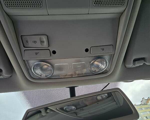 Серый Фольксваген Гольф, объемом двигателя 1.39 л и пробегом 266 тыс. км за 9000 $, фото 26 на Automoto.ua