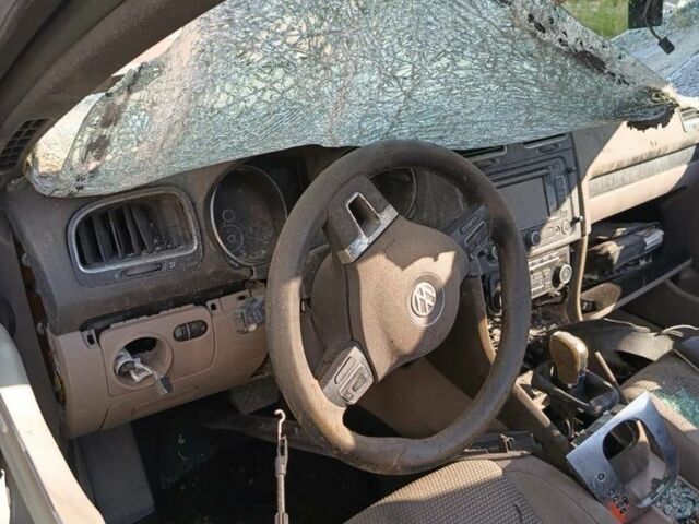 Серый Фольксваген Гольф, объемом двигателя 1.6 л и пробегом 180 тыс. км за 3000 $, фото 5 на Automoto.ua