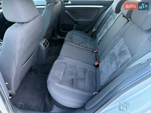 Сірий Фольксваген Гольф, об'ємом двигуна 1.4 л та пробігом 205 тис. км за 8300 $, фото 23 на Automoto.ua