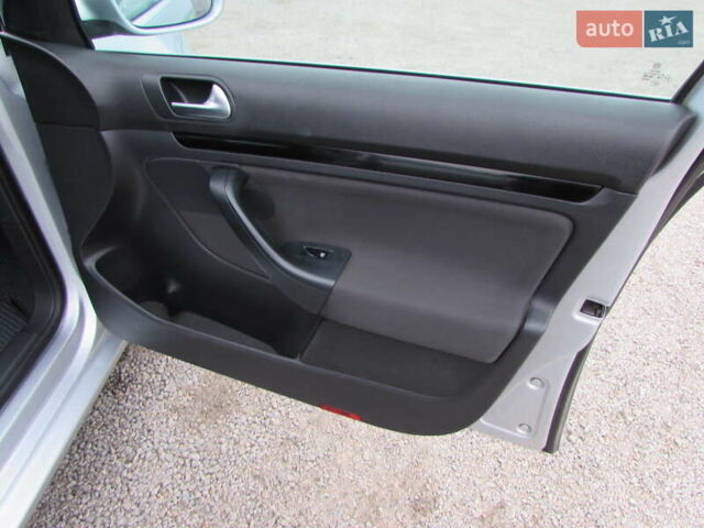 Серый Фольксваген Гольф, объемом двигателя 1.2 л и пробегом 200 тыс. км за 8400 $, фото 17 на Automoto.ua