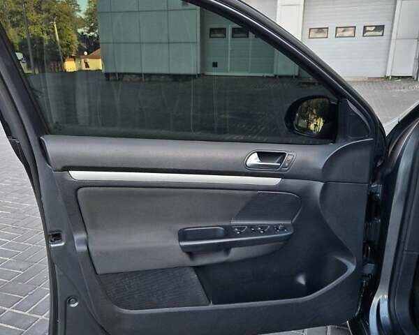 Сірий Фольксваген Гольф, об'ємом двигуна 1.39 л та пробігом 208 тис. км за 7999 $, фото 36 на Automoto.ua