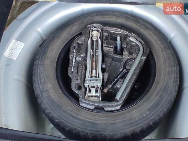 Серый Фольксваген Гольф, объемом двигателя 1.6 л и пробегом 257 тыс. км за 8000 $, фото 52 на Automoto.ua