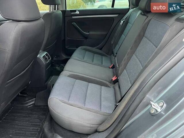 Серый Фольксваген Гольф, объемом двигателя 1.97 л и пробегом 302 тыс. км за 9000 $, фото 28 на Automoto.ua