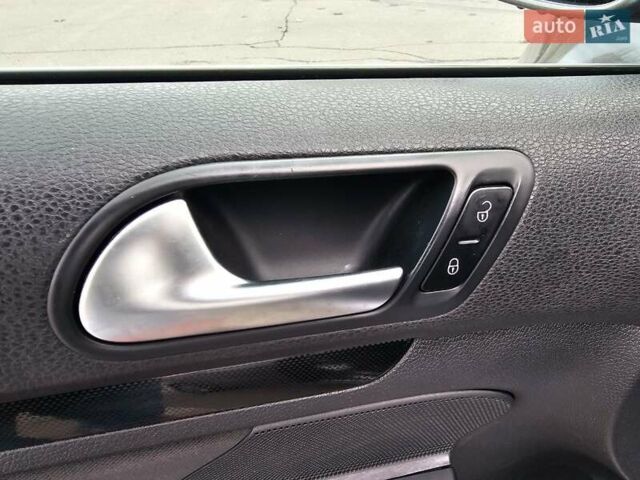 Серый Фольксваген Гольф, объемом двигателя 1.39 л и пробегом 266 тыс. км за 9000 $, фото 36 на Automoto.ua