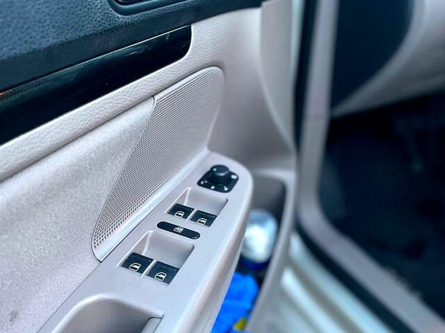 Серый Фольксваген Гольф, объемом двигателя 1.4 л и пробегом 170 тыс. км за 9400 $, фото 4 на Automoto.ua