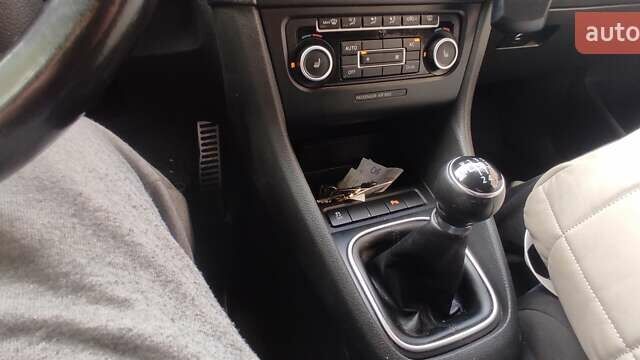 Серый Фольксваген Гольф, объемом двигателя 1.6 л и пробегом 257 тыс. км за 8000 $, фото 68 на Automoto.ua