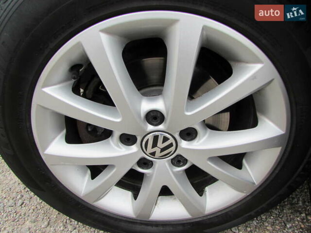 Серый Фольксваген Гольф, объемом двигателя 1.2 л и пробегом 200 тыс. км за 8400 $, фото 4 на Automoto.ua