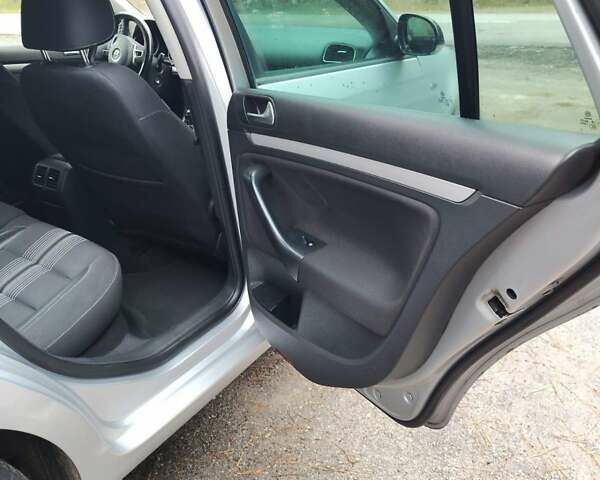 Серый Фольксваген Гольф, объемом двигателя 1.6 л и пробегом 225 тыс. км за 7900 $, фото 1 на Automoto.ua