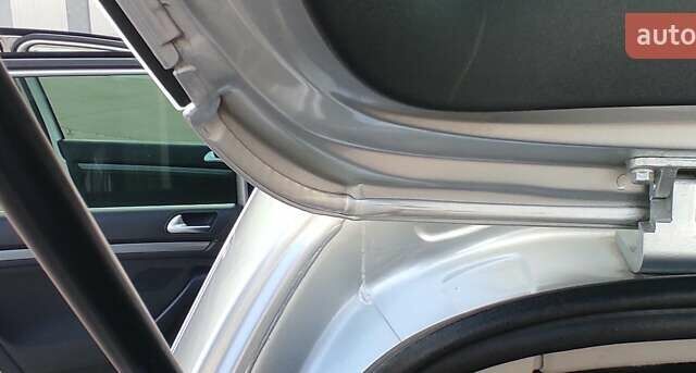 Серый Фольксваген Гольф, объемом двигателя 1.6 л и пробегом 257 тыс. км за 8000 $, фото 54 на Automoto.ua