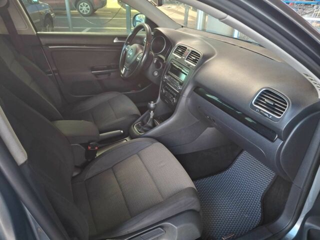 Серый Фольксваген Гольф, объемом двигателя 1.6 л и пробегом 273 тыс. км за 7500 $, фото 14 на Automoto.ua