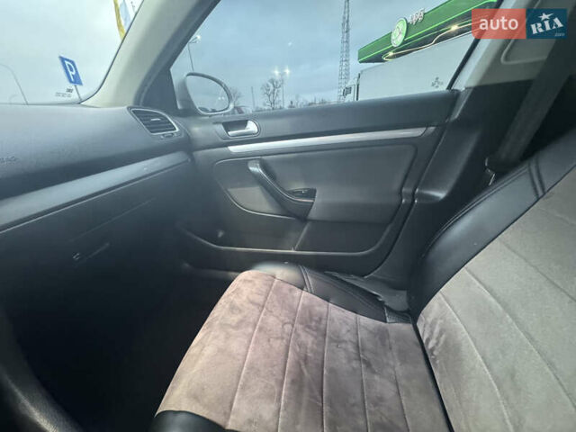 Серый Фольксваген Гольф, объемом двигателя 1.39 л и пробегом 267 тыс. км за 6400 $, фото 7 на Automoto.ua