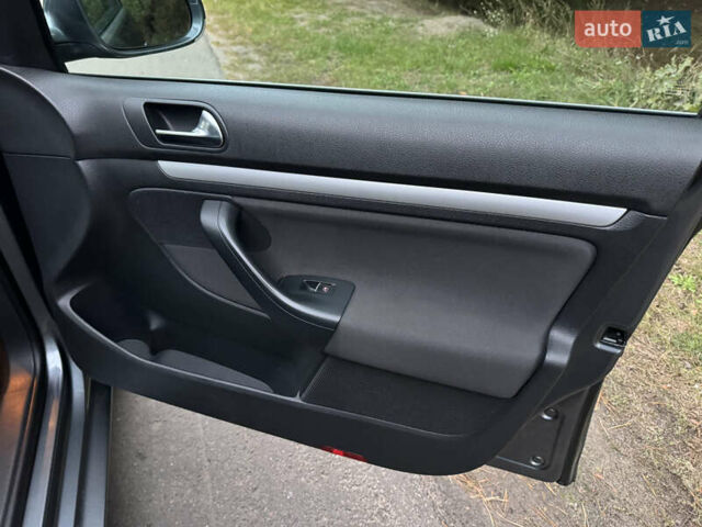 Фольксваген Гольф 2012 у Луцьку на Automoto.ua Сірий Фольксваген Гольф, об'ємом двигуна 1.6 л та пробігом 282 тис. км за 8999 $, фото 17 на Automoto.ua