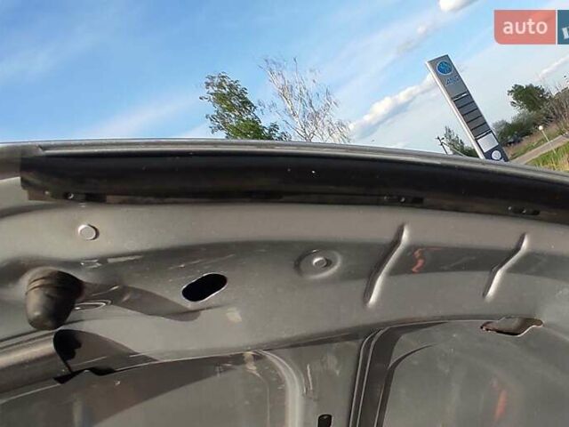 Серый Фольксваген Гольф, объемом двигателя 1.6 л и пробегом 257 тыс. км за 8000 $, фото 28 на Automoto.ua