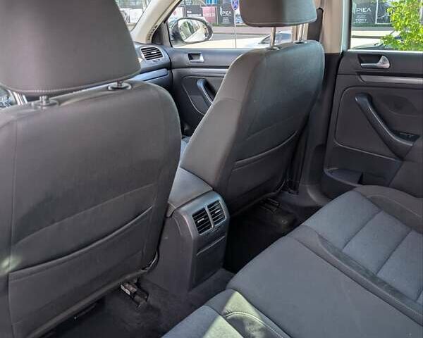 Серый Фольксваген Гольф, объемом двигателя 1.6 л и пробегом 184 тыс. км за 7750 $, фото 30 на Automoto.ua