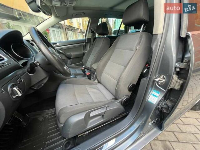 Серый Фольксваген Гольф, объемом двигателя 1.97 л и пробегом 300 тыс. км за 9200 $, фото 21 на Automoto.ua