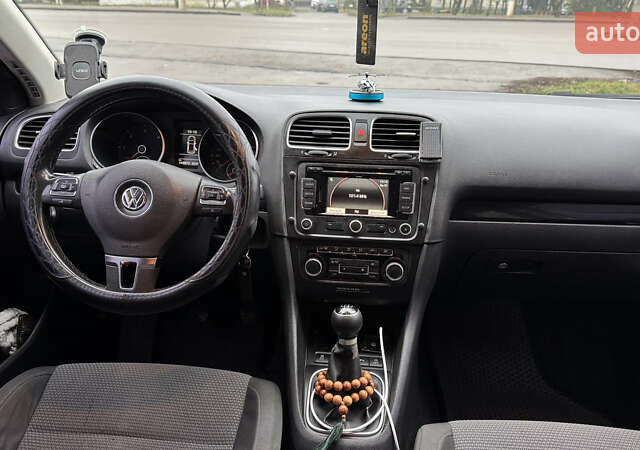 Серый Фольксваген Гольф, объемом двигателя 1.6 л и пробегом 399 тыс. км за 7500 $, фото 3 на Automoto.ua