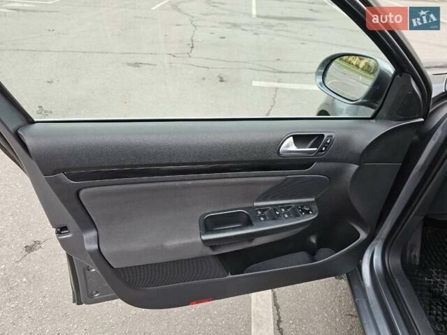 Серый Фольксваген Гольф, объемом двигателя 1.39 л и пробегом 266 тыс. км за 9000 $, фото 37 на Automoto.ua