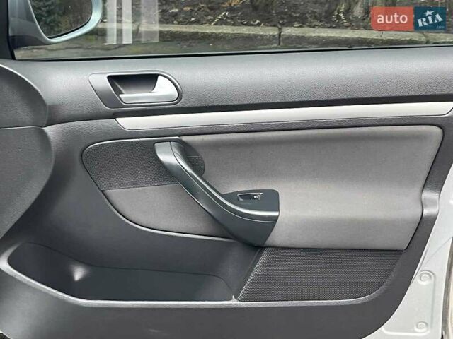 Сірий Фольксваген Гольф, об'ємом двигуна 1.4 л та пробігом 267 тис. км за 6390 $, фото 30 на Automoto.ua