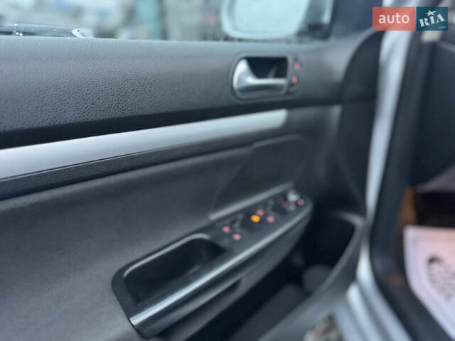 Сірий Фольксваген Гольф, об'ємом двигуна 2 л та пробігом 240 тис. км за 10850 $, фото 40 на Automoto.ua