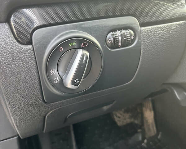 Сірий Фольксваген Гольф, об'ємом двигуна 1.6 л та пробігом 212 тис. км за 8900 $, фото 17 на Automoto.ua