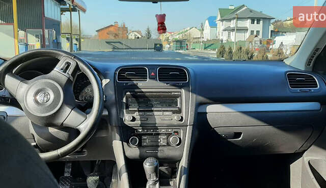 Серый Фольксваген Гольф, объемом двигателя 1.6 л и пробегом 230 тыс. км за 8500 $, фото 2 на Automoto.ua