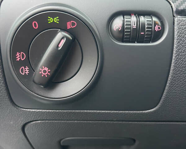 Сірий Фольксваген Гольф, об'ємом двигуна 1.6 л та пробігом 198 тис. км за 8200 $, фото 37 на Automoto.ua