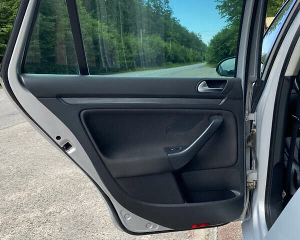 Серый Фольксваген Гольф, объемом двигателя 1.6 л и пробегом 242 тыс. км за 7800 $, фото 13 на Automoto.ua