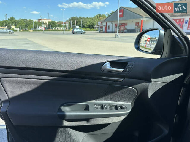 Серый Фольксваген Гольф, объемом двигателя 1.6 л и пробегом 234 тыс. км за 9500 $, фото 17 на Automoto.ua