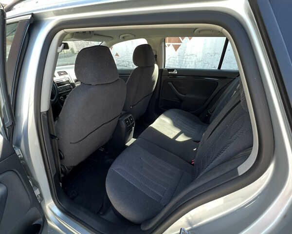 Сірий Фольксваген Гольф, об'ємом двигуна 1.6 л та пробігом 240 тис. км за 7500 $, фото 9 на Automoto.ua