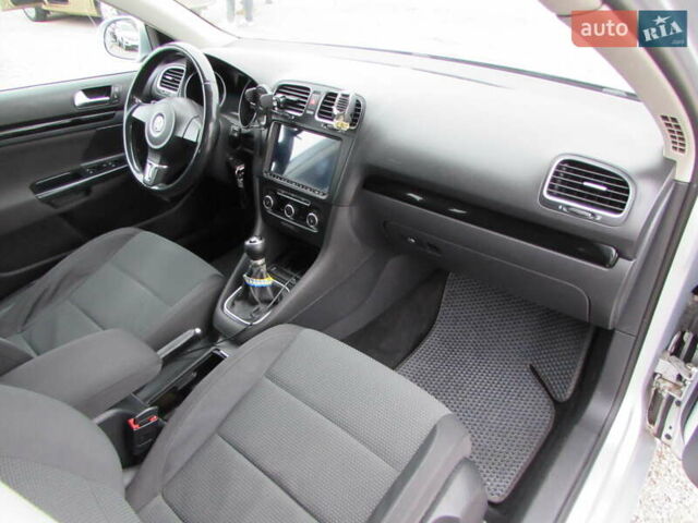 Серый Фольксваген Гольф, объемом двигателя 1.2 л и пробегом 200 тыс. км за 8400 $, фото 18 на Automoto.ua