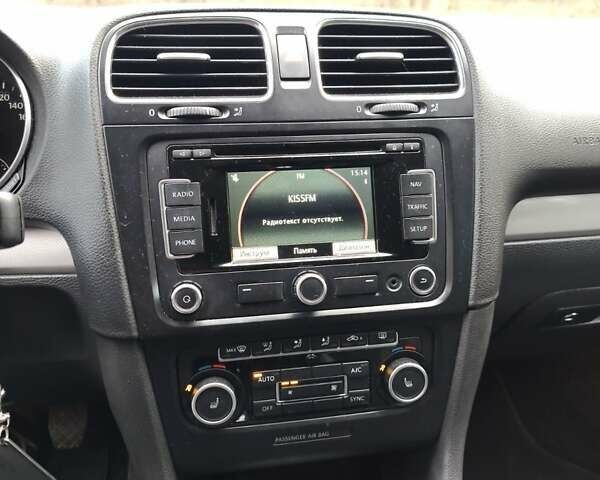 Серый Фольксваген Гольф, объемом двигателя 1.6 л и пробегом 225 тыс. км за 7900 $, фото 12 на Automoto.ua