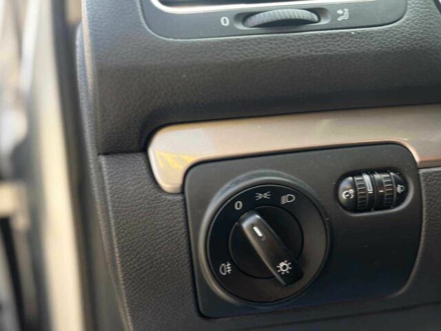 Серый Фольксваген Гольф, объемом двигателя 1.6 л и пробегом 333 тыс. км за 7500 $, фото 11 на Automoto.ua