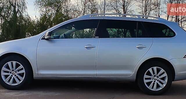 Серый Фольксваген Гольф, объемом двигателя 1.6 л и пробегом 257 тыс. км за 8000 $, фото 1 на Automoto.ua