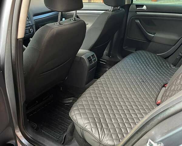 Серый Фольксваген Гольф, объемом двигателя 1.97 л и пробегом 300 тыс. км за 9200 $, фото 31 на Automoto.ua