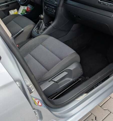 Серый Фольксваген Гольф, объемом двигателя 1.6 л и пробегом 184 тыс. км за 7750 $, фото 12 на Automoto.ua